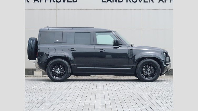 2023 認定中古車 Land Rover Defender 110 Santorini Black 3.0 litre i6D​ S