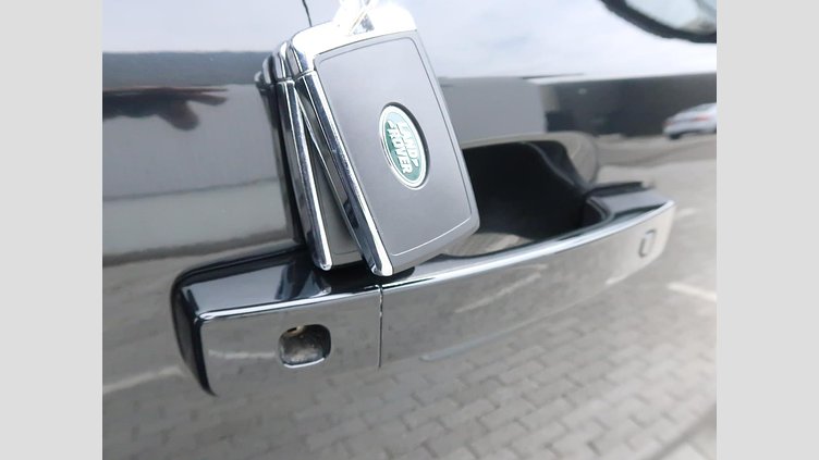 2023 認定中古車 Land Rover Defender 110 Santorini Black 3.0 litre i6D​ S