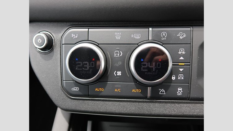 2023 認定中古車 Land Rover Defender 110 Santorini Black 3.0 litre i6D​ S