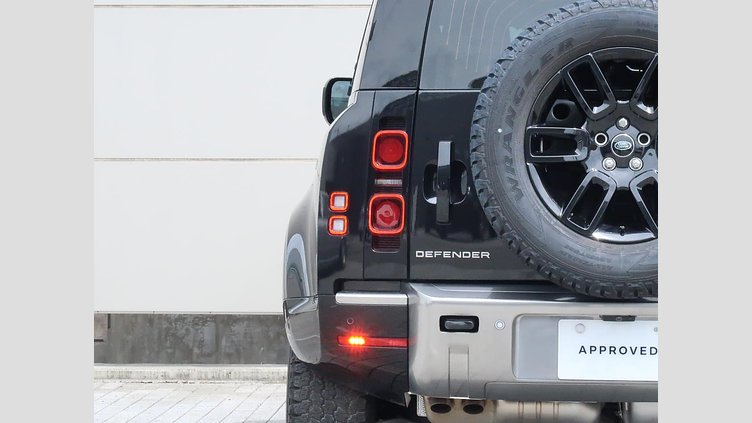 2023 認定中古車 Land Rover Defender 110 Santorini Black 3.0 litre i6D​ S