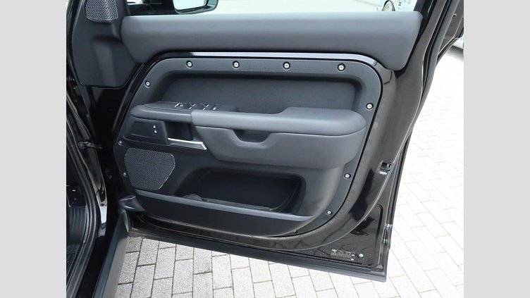 2023 認定中古車 Land Rover Defender 110 Santorini Black 3.0 litre i6D​ S