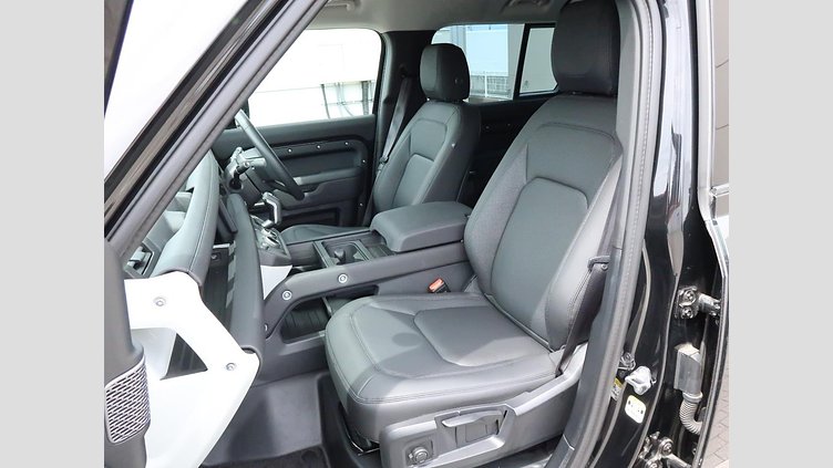2023 認定中古車 Land Rover Defender 110 Santorini Black 3.0 litre i6D​ S