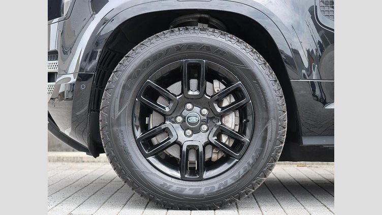 2023 認定中古車 Land Rover Defender 110 Santorini Black 3.0 litre i6D​ S