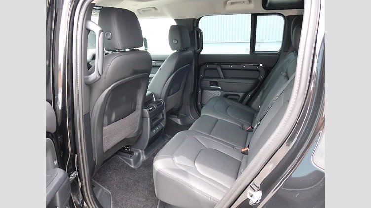 2023 認定中古車 Land Rover Defender 110 Santorini Black 3.0 litre i6D​ S