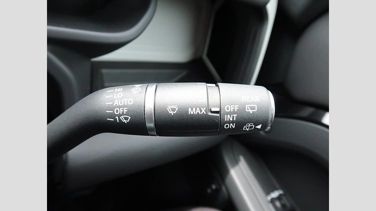 2023 認定中古車 Land Rover Defender 110 Santorini Black 3.0 litre i6D​ S