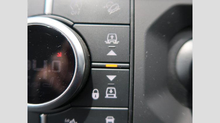 2023 認定中古車 Land Rover Defender 110 Santorini Black 3.0 litre i6D​ S