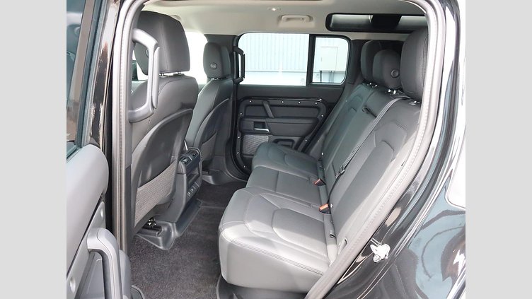 2023 認定中古車 Land Rover Defender 110 Santorini Black 3.0 litre i6D​ S
