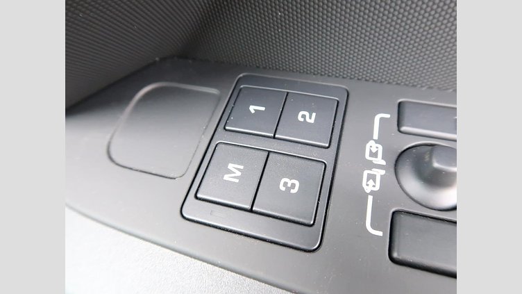 2023 認定中古車 Land Rover Defender 110 サントリーニブラック D300 AWD（AT） X-DYNAMIC HSE