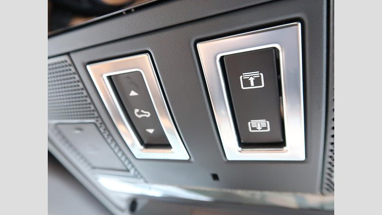 2023 認定中古車 Land Rover Defender 110 サントリーニブラック D300 AWD（AT） X-DYNAMIC HSE
