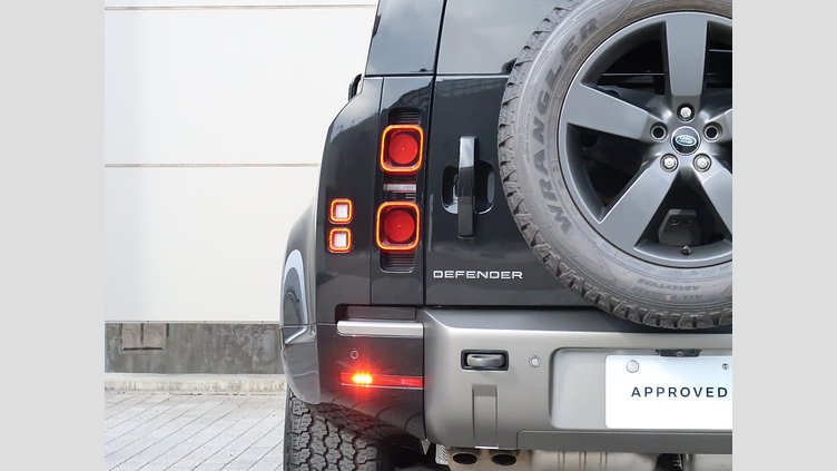 2023 認定中古車 Land Rover Defender 110 サントリーニブラック D300 AWD（AT） X-DYNAMIC HSE