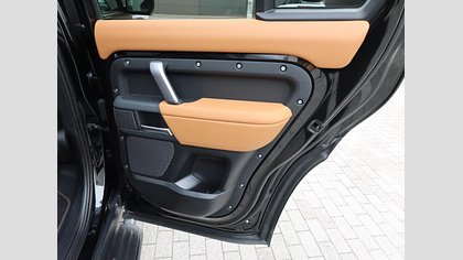 Defender 110 6