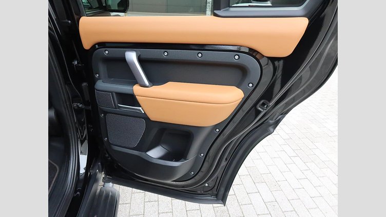 2023 認定中古車 Land Rover Defender 110 サントリーニブラック D300 AWD（AT） X-DYNAMIC HSE