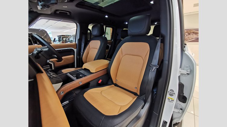 2024 認定中古車 Land Rover Defender 130 フジホワイト D300 AWD（AT） X-DYNAMIC HSE