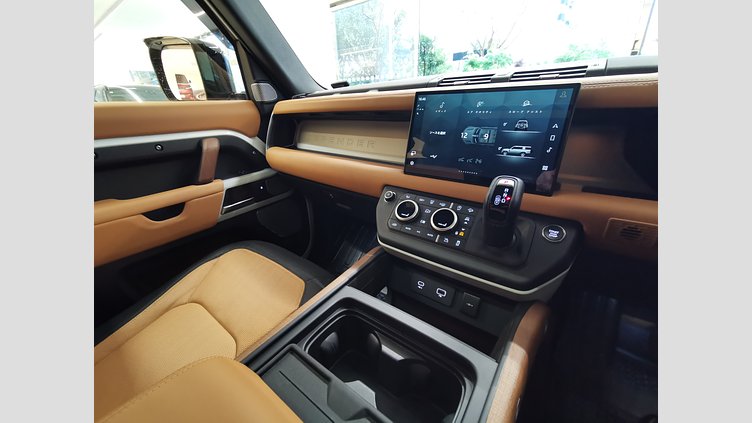 2024 認定中古車 Land Rover Defender 130 フジホワイト D300 AWD（AT） X-DYNAMIC HSE
