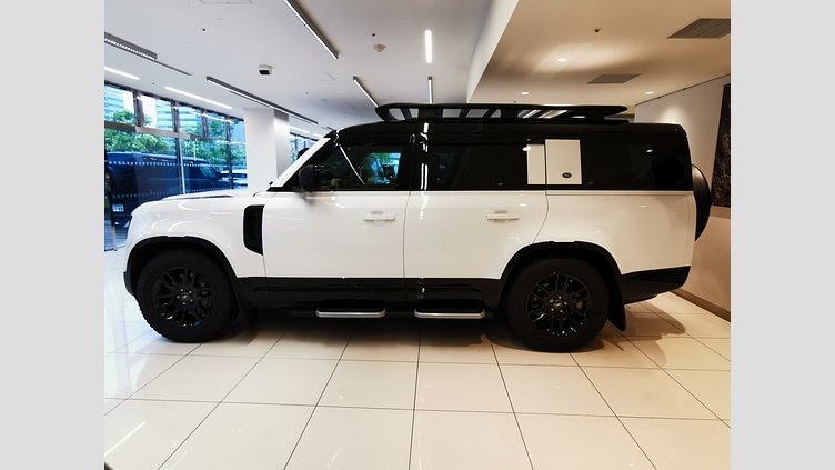 2024 認定中古車 Land Rover Defender 130 フジホワイト D300 AWD（AT） X-DYNAMIC HSE
