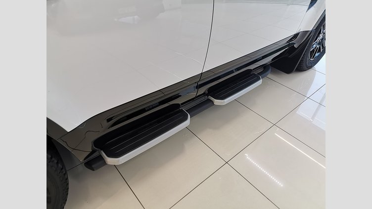 2024 認定中古車 Land Rover Defender 130 フジホワイト D300 AWD（AT） X-DYNAMIC HSE