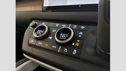 Defender 110 17