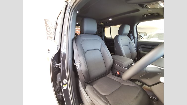 2025 認定中古車 Land Rover Defender 110 カルパチアングレイ D350 ディーゼルマイルドハイブリッド X-Dynamic SE
