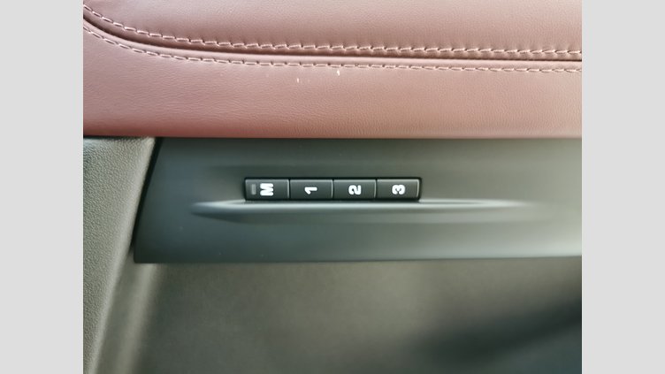 2019 認定中古車 Land Rover Range Rover Evoque フィレンツェレッド P200 SE