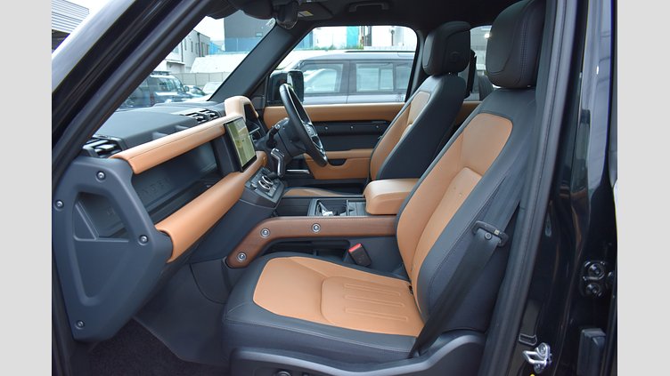 2023 認定中古車 Land Rover Defender 110 サントリーニブラック D300 AWD（AT） X