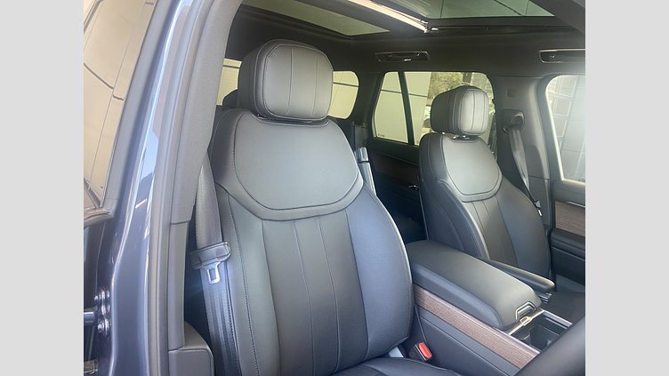 2025 認定中古車 Land Rover Range Rover ヴァレジネブルー D350 AWD MHEV（AT） スタンダードホイールベース SE