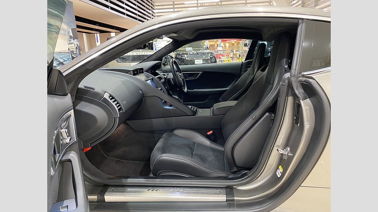 2020 認定中古車 Jaguar F-Type シリコンシルバー P300 オートマチック 後輪駆動 F-TYPEクーペ R-DYNAMIC