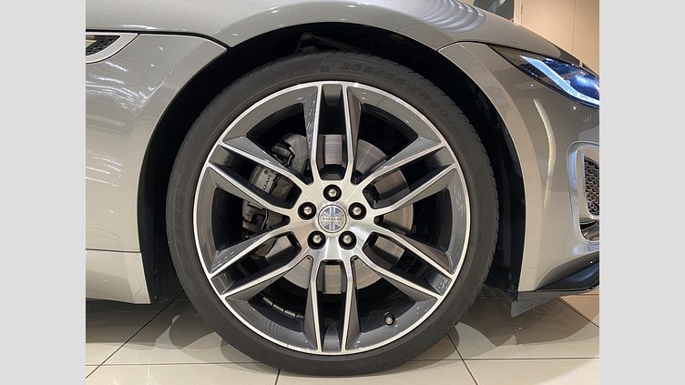 2020 認定中古車 Jaguar F-Type シリコンシルバー P300 オートマチック 後輪駆動 F-TYPEクーペ R-DYNAMIC