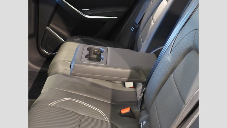 2023 認定中古車 Jaguar F-Pace フィレンツェレッド D204 AWD（オートマチック）MHEV R-DYNAMIC SE　D200