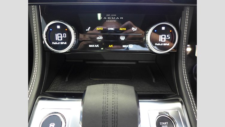 2023 認定中古車 Jaguar F-Pace フィレンツェレッド D204 AWD（オートマチック）MHEV R-DYNAMIC SE　D200