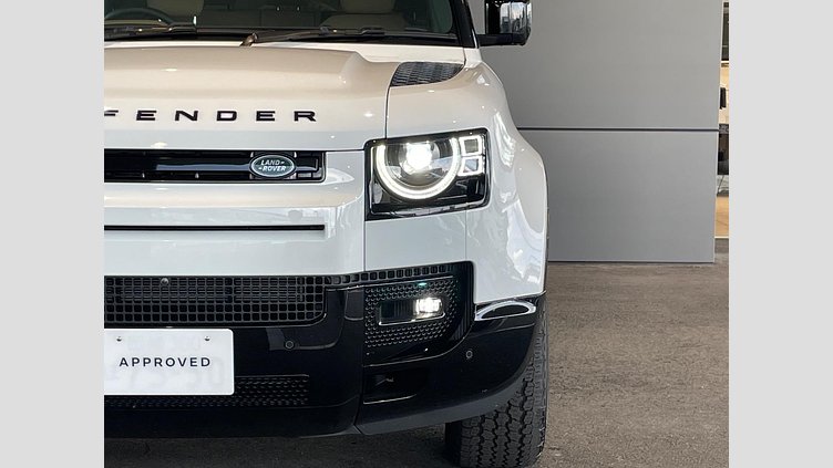 2025 認定中古車 Land Rover Defender 90 フジホワイト D350 ディーゼルマイルドハイブリッド X-Dynamic HSE