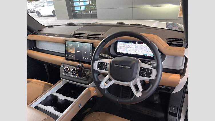2025 認定中古車 Land Rover Defender 90 フジホワイト D350 ディーゼルマイルドハイブリッド X-Dynamic HSE