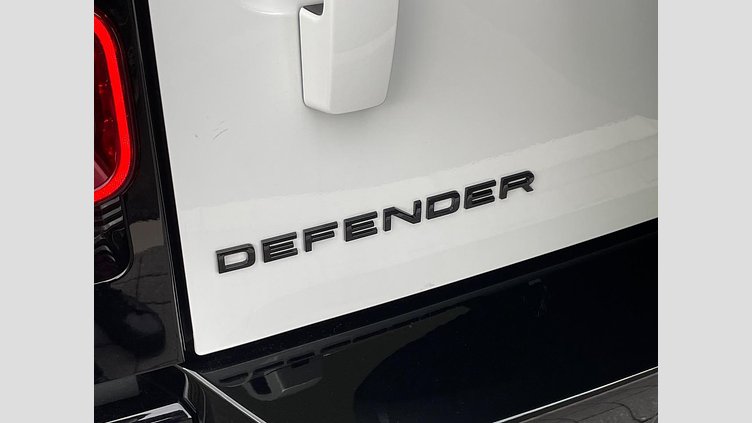 2025 認定中古車 Land Rover Defender 90 フジホワイト D350 ディーゼルマイルドハイブリッド X-Dynamic HSE