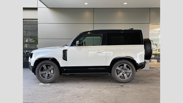 2025 認定中古車 Land Rover Defender 90 フジホワイト D350 ディーゼルマイルドハイブリッド X-Dynamic HSE