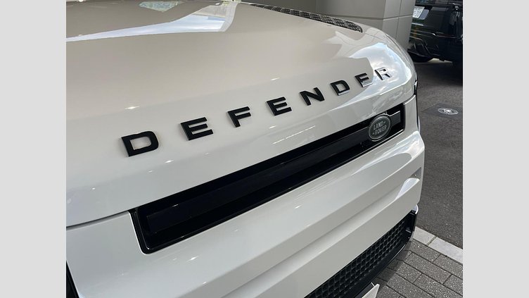 2025 認定中古車 Land Rover Defender 90 フジホワイト D350 ディーゼルマイルドハイブリッド X-Dynamic HSE