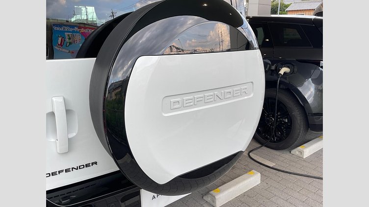 2025 認定中古車 Land Rover Defender 90 フジホワイト D350 ディーゼルマイルドハイブリッド X-Dynamic HSE