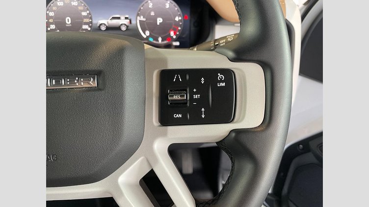 2025 認定中古車 Land Rover Defender 90 フジホワイト D350 ディーゼルマイルドハイブリッド X-Dynamic HSE