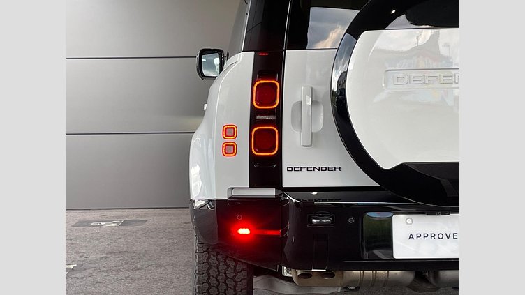 2025 認定中古車 Land Rover Defender 90 フジホワイト D350 ディーゼルマイルドハイブリッド X-Dynamic HSE