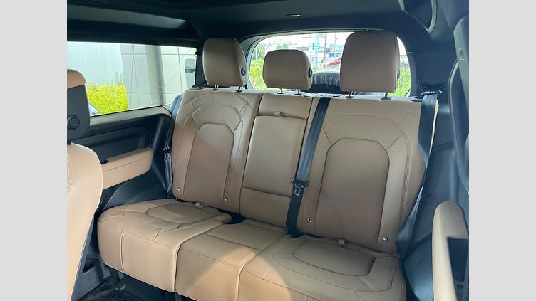2025 認定中古車 Land Rover Defender 90 フジホワイト D350 ディーゼルマイルドハイブリッド X-Dynamic HSE