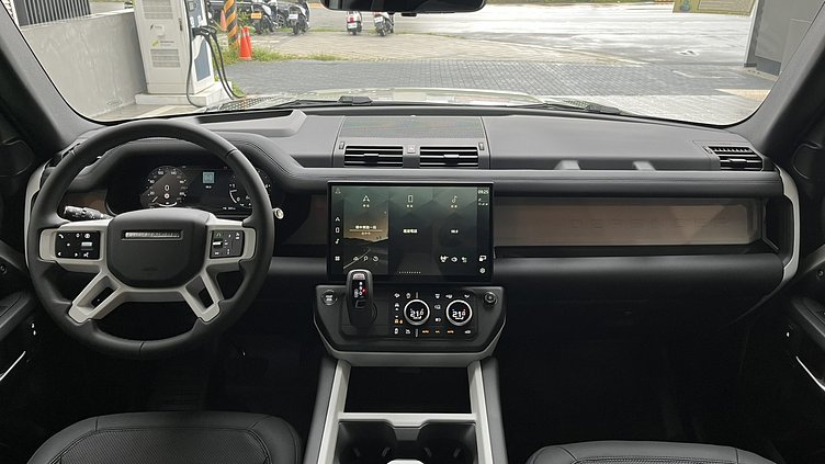 2026 新車 Land Rover Defender 110 (1CN) Borasco Grey 布拉斯卡灰 D250  輕油電混合 X-Dynamic SE