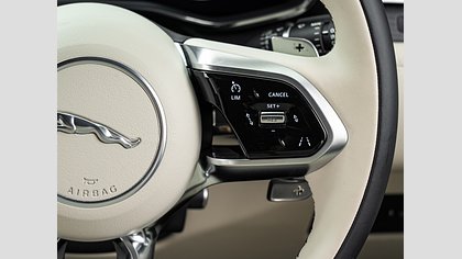 F-Pace 13