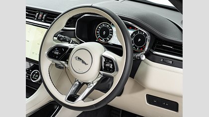 F-Pace 22