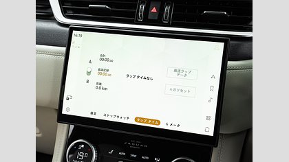 F-Pace 33
