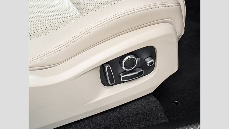 2024 認定中古車 Jaguar F-Pace オストゥーニパールホワイト P250 AWD（オートマチック） R-DYNAMIC HSE　P250