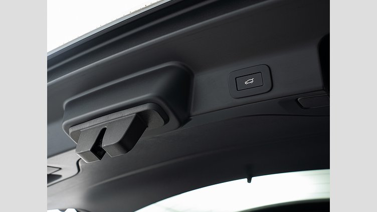 2024 認定中古車 Jaguar F-Pace オストゥーニパールホワイト P250 AWD（オートマチック） R-DYNAMIC HSE　P250
