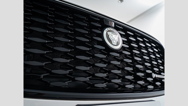 2024 認定中古車 Jaguar F-Pace オストゥーニパールホワイト P250 AWD（オートマチック） R-DYNAMIC HSE　P250