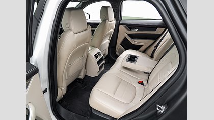 F-Pace 4