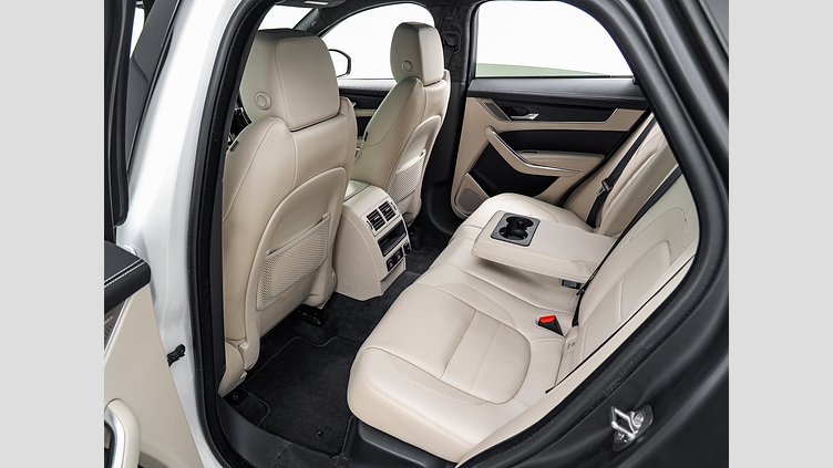 2024 認定中古車 Jaguar F-Pace オストゥーニパールホワイト P250 AWD（オートマチック） R-DYNAMIC HSE　P250