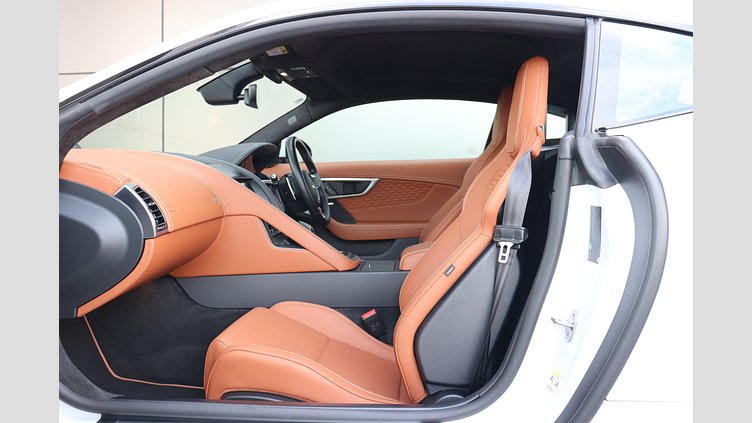 2021 認定中古車 Jaguar F-Type ユーロンホワイト P380 オートマチック 後輪駆動 F-TYPEクーペ R-DYNAMIC