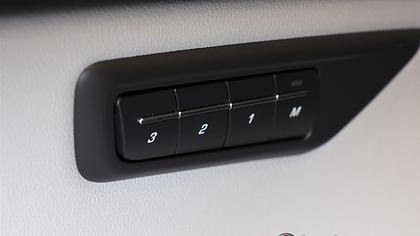 2023 Uusi Jaguar E-Pace harmaa P300e Plug-In Hybrid AWD Auto R-Dynamic S / Aktiivi Cruise / Cold climate pack / Navi Image 10