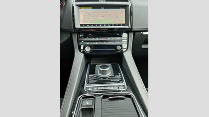 2020 JAZDENÉ VOZIDLÁ Jaguar F-Pace Santorini Black AWD 2.0D I4 240k Prestige AWD A/T Obrázok 19